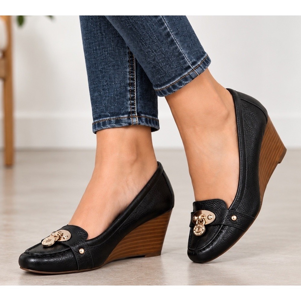 Tommy Hilfiger Womens Y2K Vintage Kree Leather Wedge Loafers Sz 8.5M Black Gold